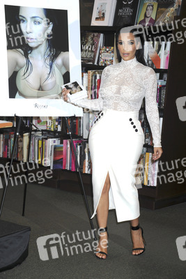 Kim Kardashian signiert ihr Buch 'Selfish' in New York