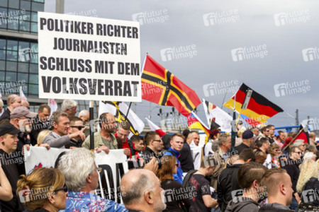 Demo gegen die Islamisierung und Amerikanisierung Europas in Berlin