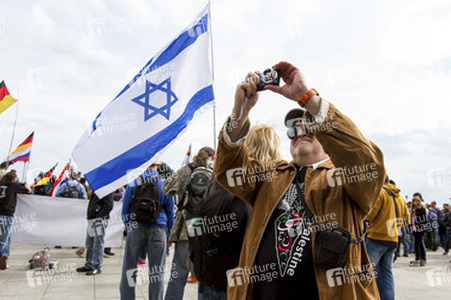 Demo gegen die Islamisierung und Amerikanisierung Europas in Berlin