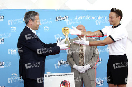 Präsentation des WM-Pokals 1954 im Stage Theater in Hamburg