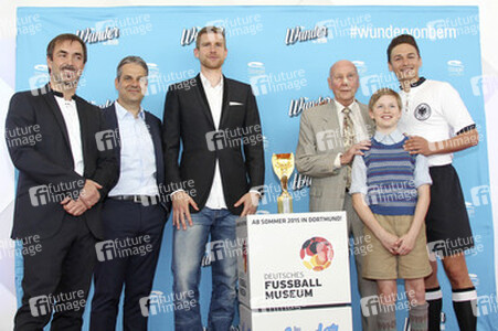 Präsentation des WM-Pokals 1954 im Stage Theater in Hamburg
