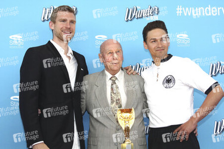 Präsentation des WM-Pokals 1954 im Stage Theater in Hamburg