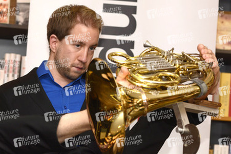 Felix Klieser und Claire Huangci Konzert mit Autogrammstunde in Hannover