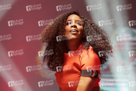 100 Jahre Maybelline B-Day Bash in Berlin