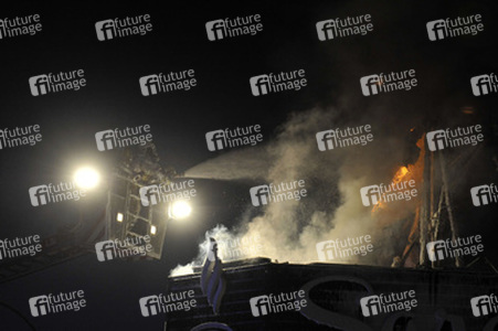 Feuerwehr bei Löscharbeiten in Berlin