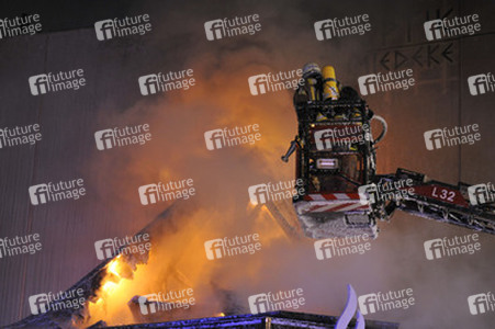 Feuerwehr bei Löscharbeiten in Berlin
