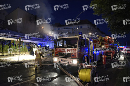 Feuerwehr bei Löscharbeiten in Berlin