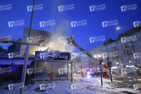 Feuerwehr bei Löscharbeiten in Berlin