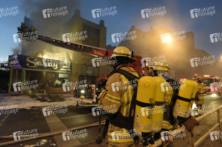 Feuerwehr bei Löscharbeiten in Berlin