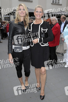 TV Live-Show 'Herbstblond - Gottschalks große Geburtstagsparty' in Berlin
