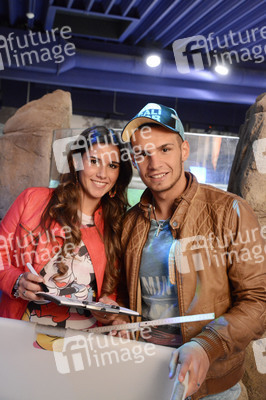 Sea Life Ausstellung mit Pietro Lombardi und Sarah Engels in Oberhausen