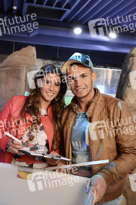 Sea Life Ausstellung mit Pietro Lombardi und Sarah Engels in Oberhausen