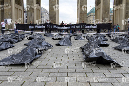 Protestaktion vom Bündnis 'Gemeinsam für Afrika' in Berlin