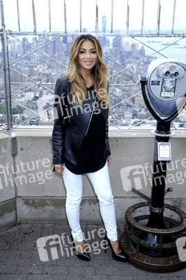 Nicole Scherzinger beleuchtet das Empire State Building in New York