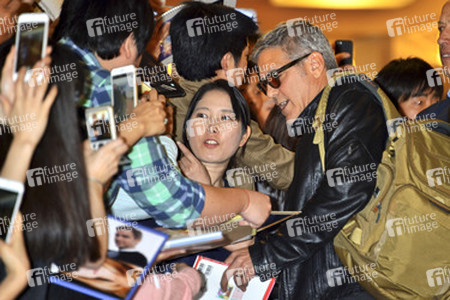 Ankunft der Clooneys auf dem Tokyo International Airport