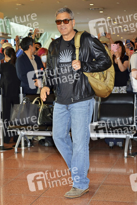 Ankunft der Clooneys auf dem Tokyo International Airport