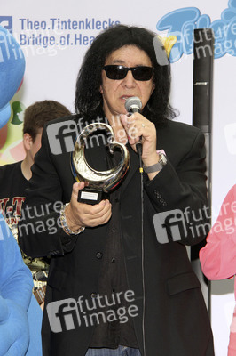 Gene Simmons auf Mauertour in Berlin