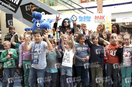 Gene Simmons auf Mauertour in Berlin