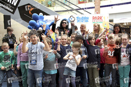 Gene Simmons auf Mauertour in Berlin