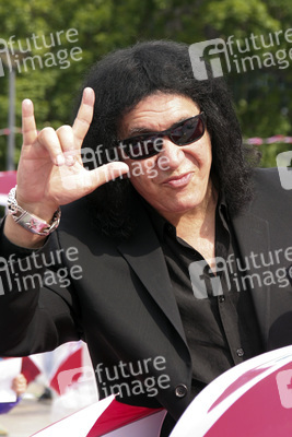 Gene Simmons auf Mauertour in Berlin