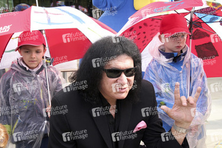 Gene Simmons auf Mauertour in Berlin