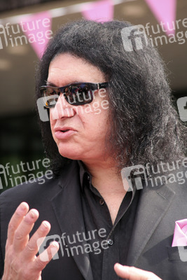 Gene Simmons auf Mauertour in Berlin