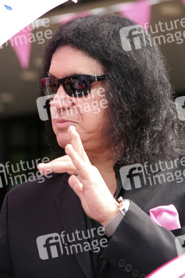Gene Simmons auf Mauertour in Berlin