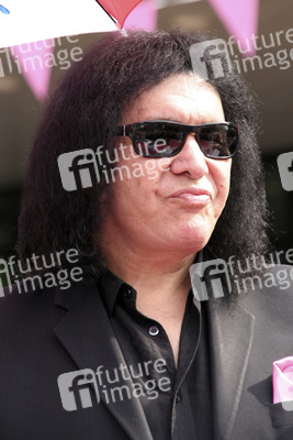 Gene Simmons auf Mauertour in Berlin