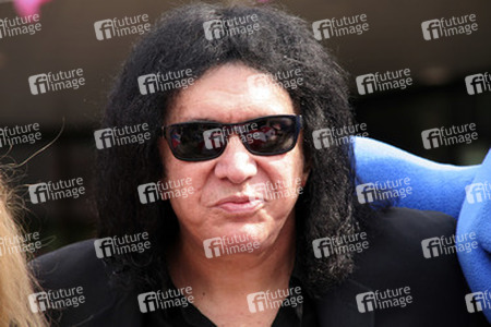 Gene Simmons auf Mauertour in Berlin