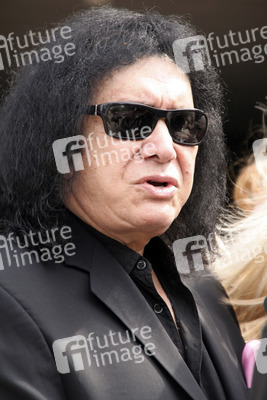 Gene Simmons auf Mauertour in Berlin
