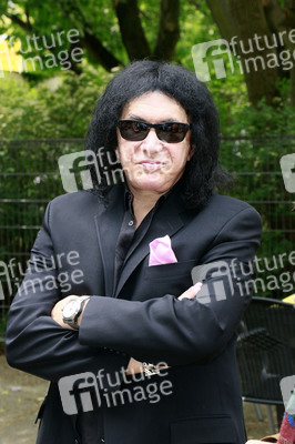 Gene Simmons auf Mauertour in Berlin