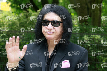 Gene Simmons auf Mauertour in Berlin