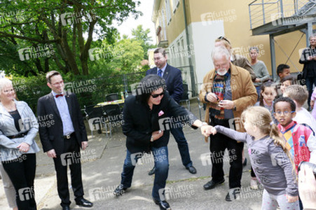 Gene Simmons auf Mauertour in Berlin