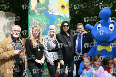 Gene Simmons auf Mauertour in Berlin