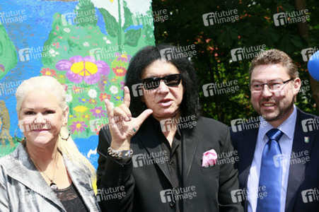 Gene Simmons auf Mauertour in Berlin
