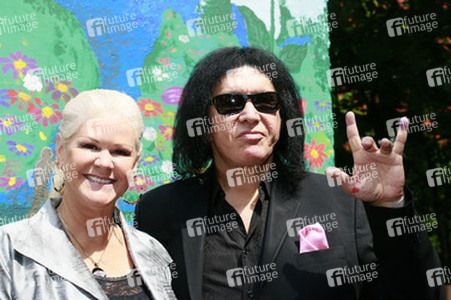 Gene Simmons auf Mauertour in Berlin