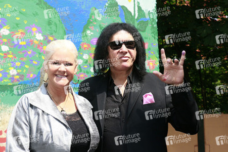 Gene Simmons auf Mauertour in Berlin