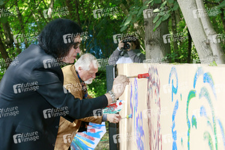 Gene Simmons auf Mauertour in Berlin