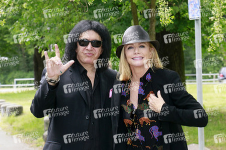 Gene Simmons auf Mauertour in Berlin