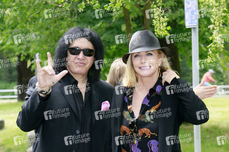 Gene Simmons auf Mauertour in Berlin