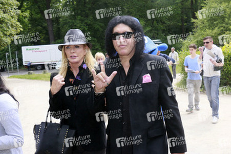 Gene Simmons auf Mauertour in Berlin
