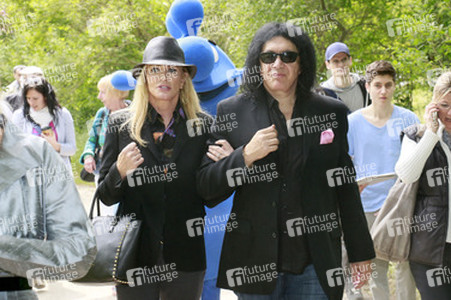 Gene Simmons auf Mauertour in Berlin