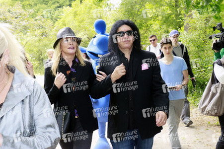 Gene Simmons auf Mauertour in Berlin