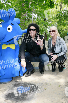 Gene Simmons auf Mauertour in Berlin