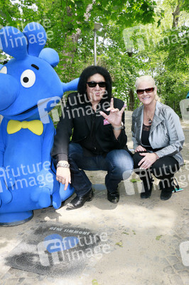 Gene Simmons auf Mauertour in Berlin