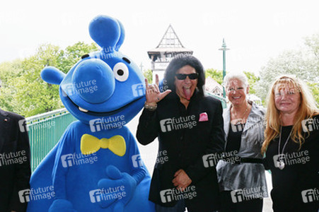 Gene Simmons auf Mauertour in Berlin