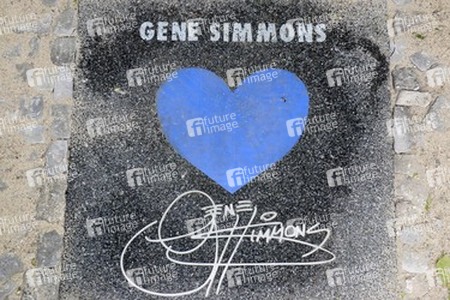 Gene Simmons auf Mauertour in Berlin