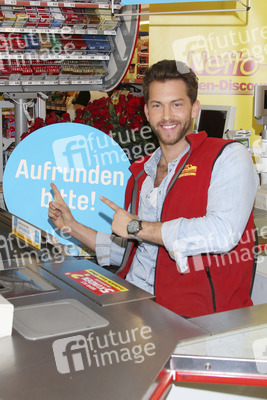 Charity-Aktion 'Deutschland rundet auf' in Hamburg