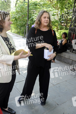 Kathleen Turner wirbt für Meals on Wheels
