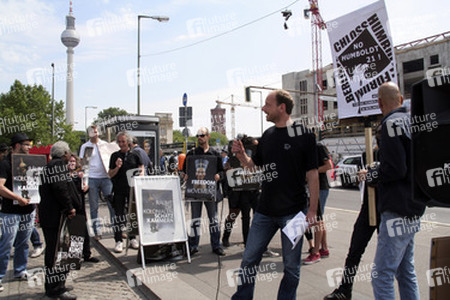 Protest beim Richtfest der Stiftung Berliner Schloss in Berlin